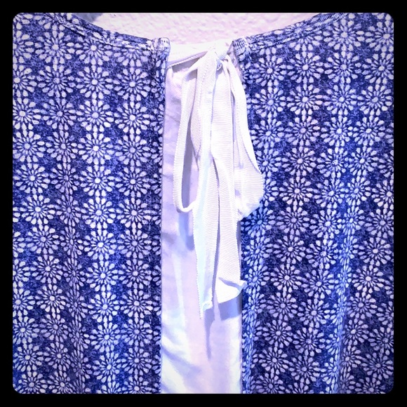 Women’s Tommy Hilfiger Top with Bow in the Back! - Picture 4 of 4